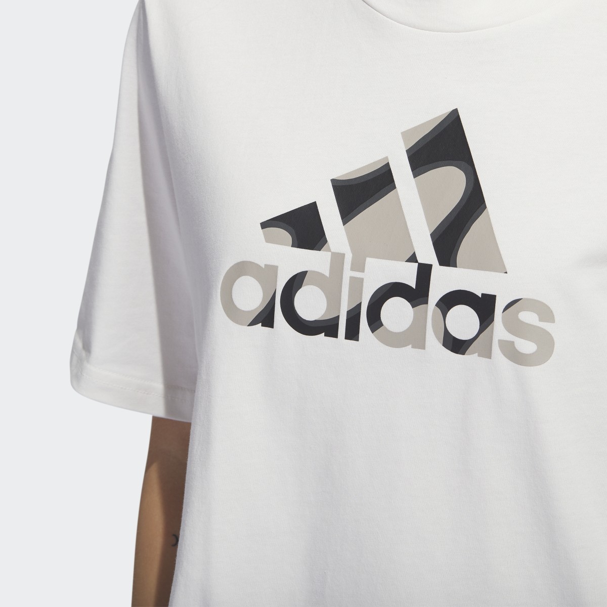 Adidas T-shirt court Marimekko. 6