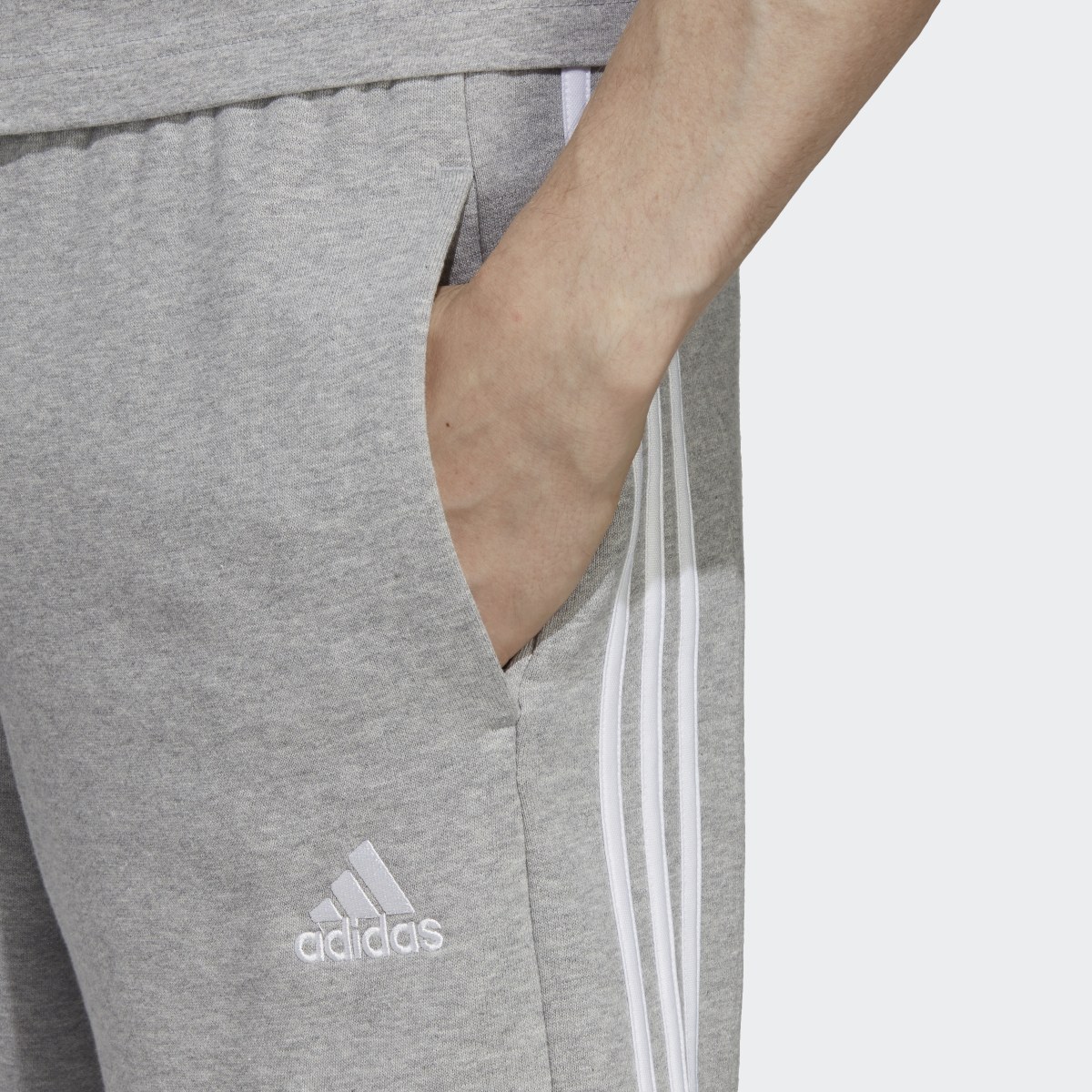 Adidas Essentials French Terry 3-Streifen Shorts. 5