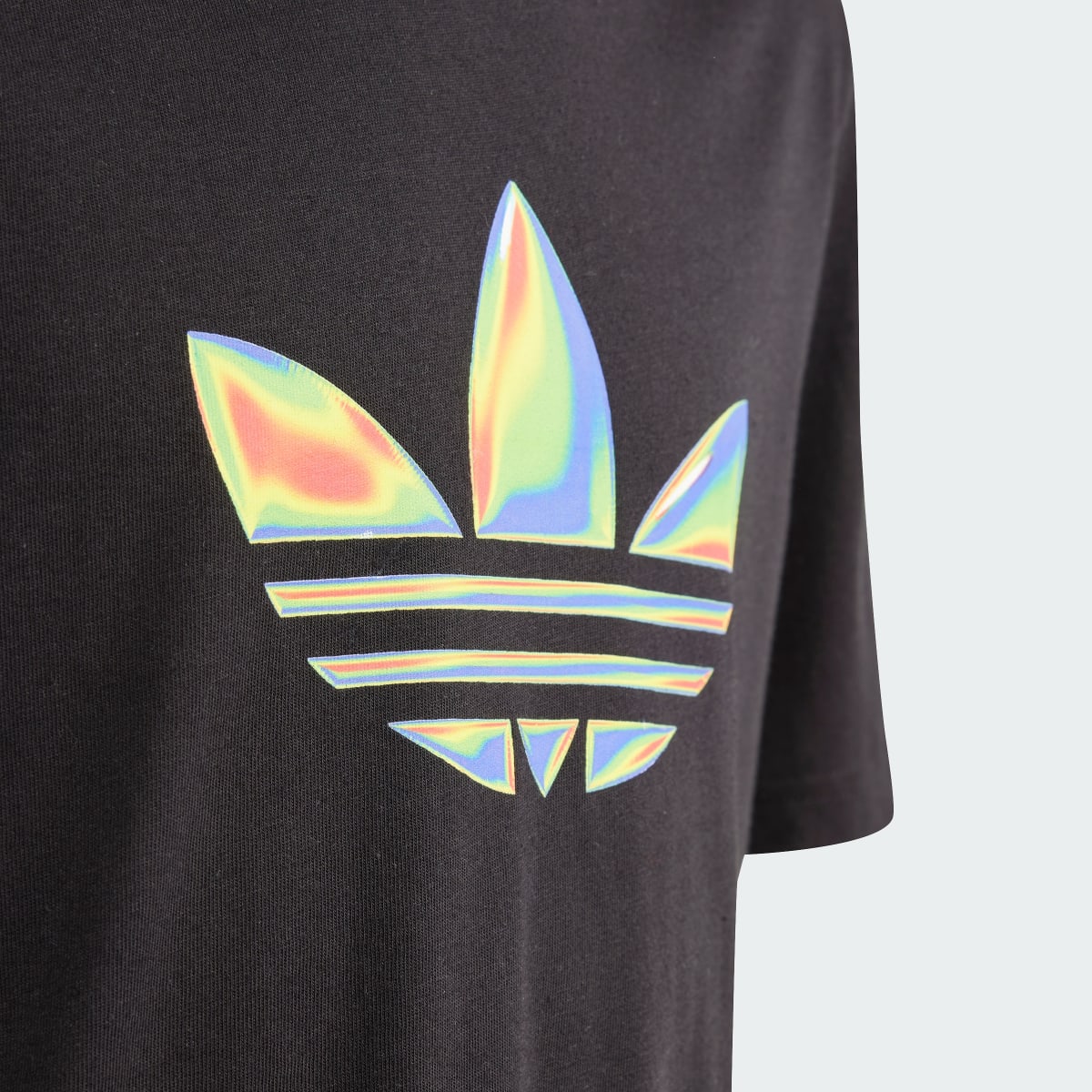 Adidas Graphics Tee. 4