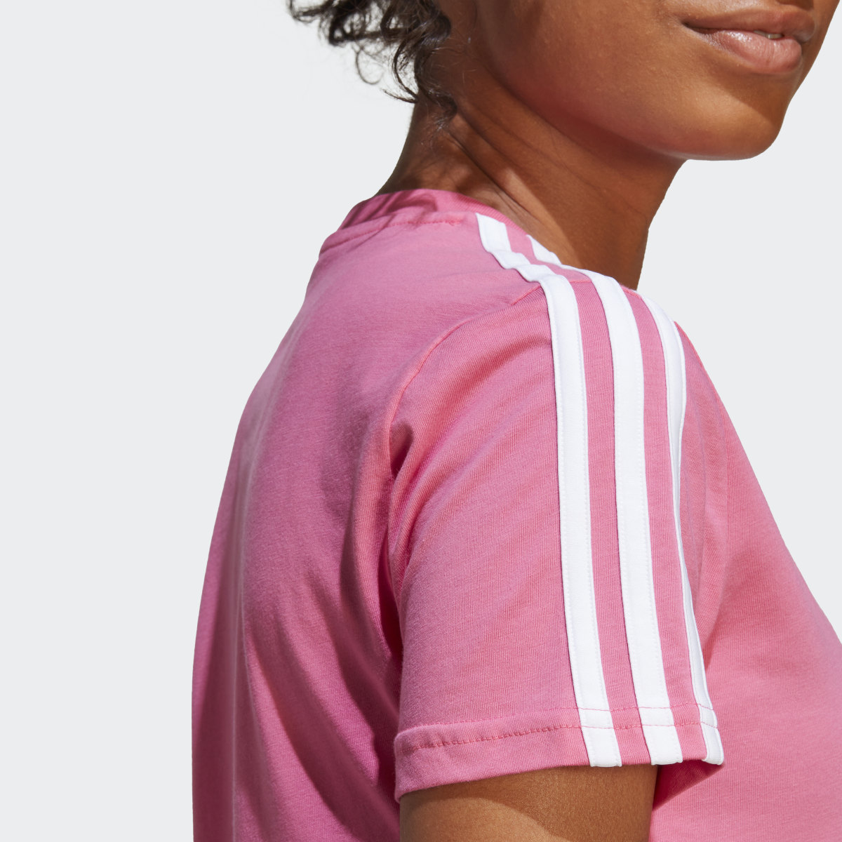Adidas LOUNGEWEAR Essentials Slim 3-Stripes Tişört. 7