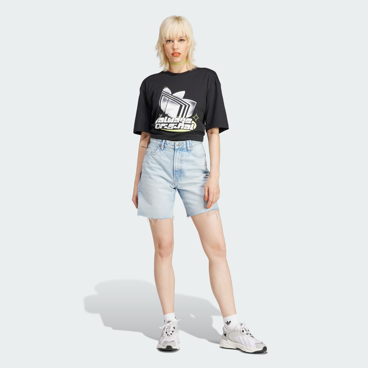 Adidas Graphic Oversized Tişört. 4 Adidas Graphic Oversized Tişört. 4