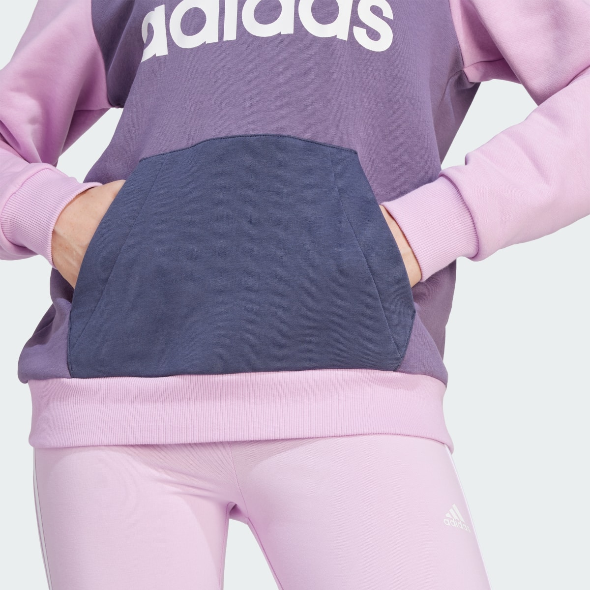 Adidas Felpa con cappuccio Essentials Logo Boyfriend Fleece. 7