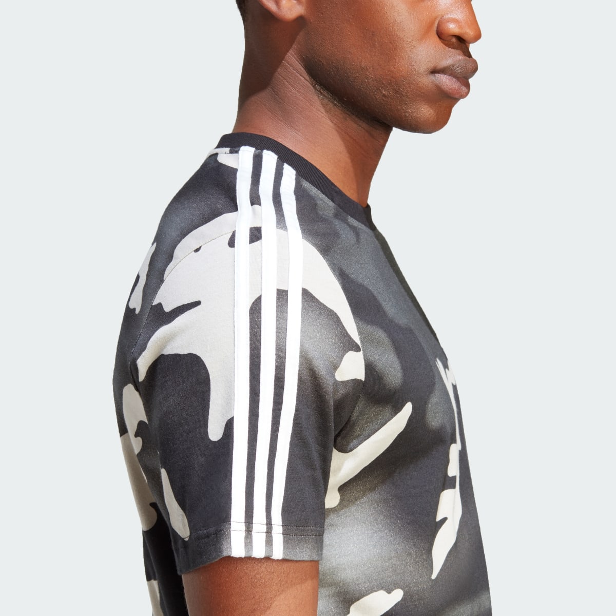Adidas Graphics Camo Allover Print Tişört. 7