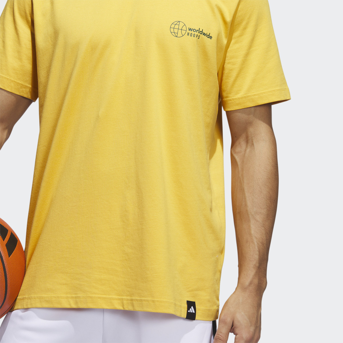 Adidas Playera Estampada Worldwide Hoops. 6