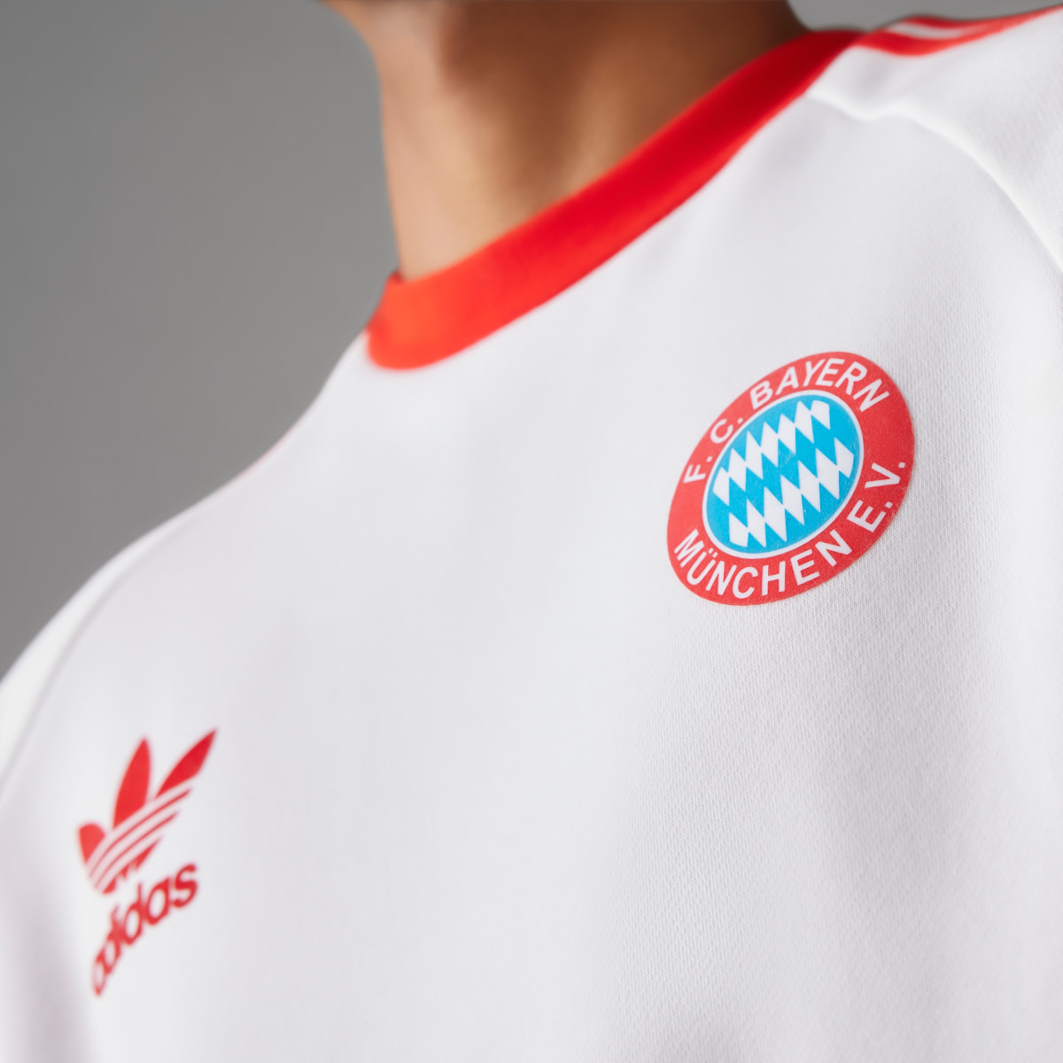 Adidas FC Bayern Originals Crew Sweatshirt. 6