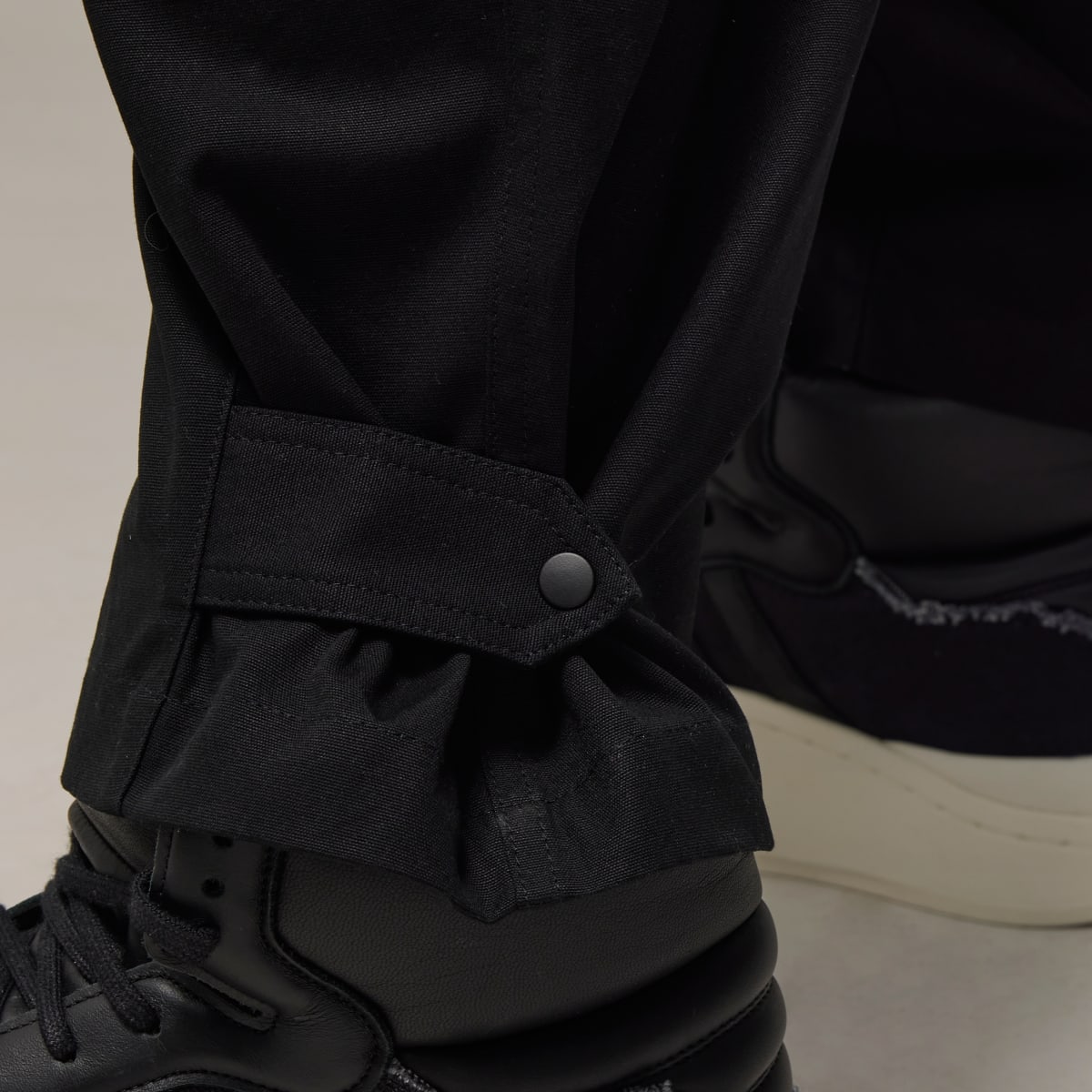 Adidas Y-3 Workwear Cargo Joggers. 8