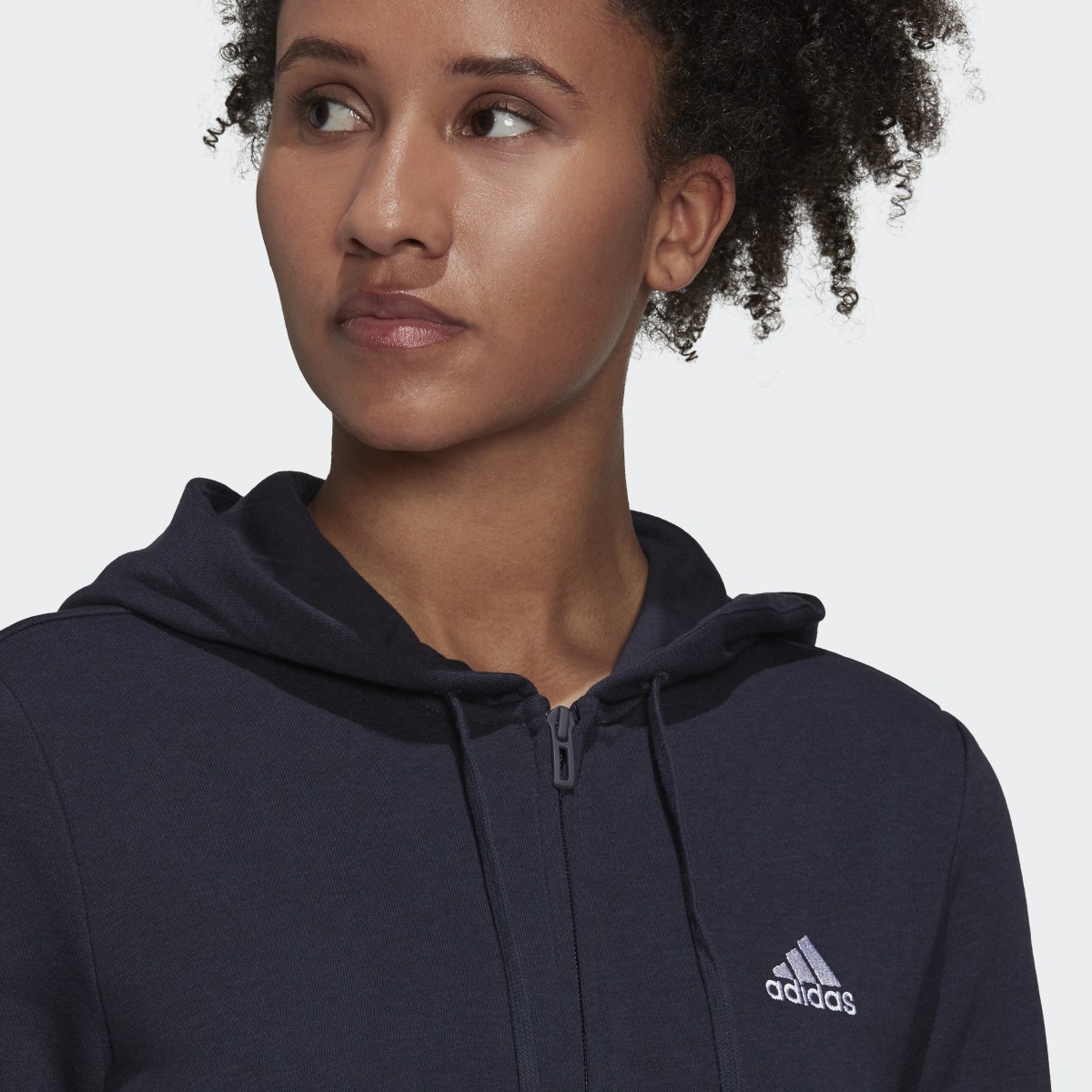 Adidas Chaqueta con capucha Essentials Logo. 7