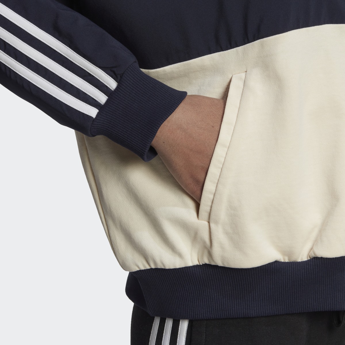 Adidas Veste à capuche entièrement zippée Essentials 3-Stripes Colorblock. 7
