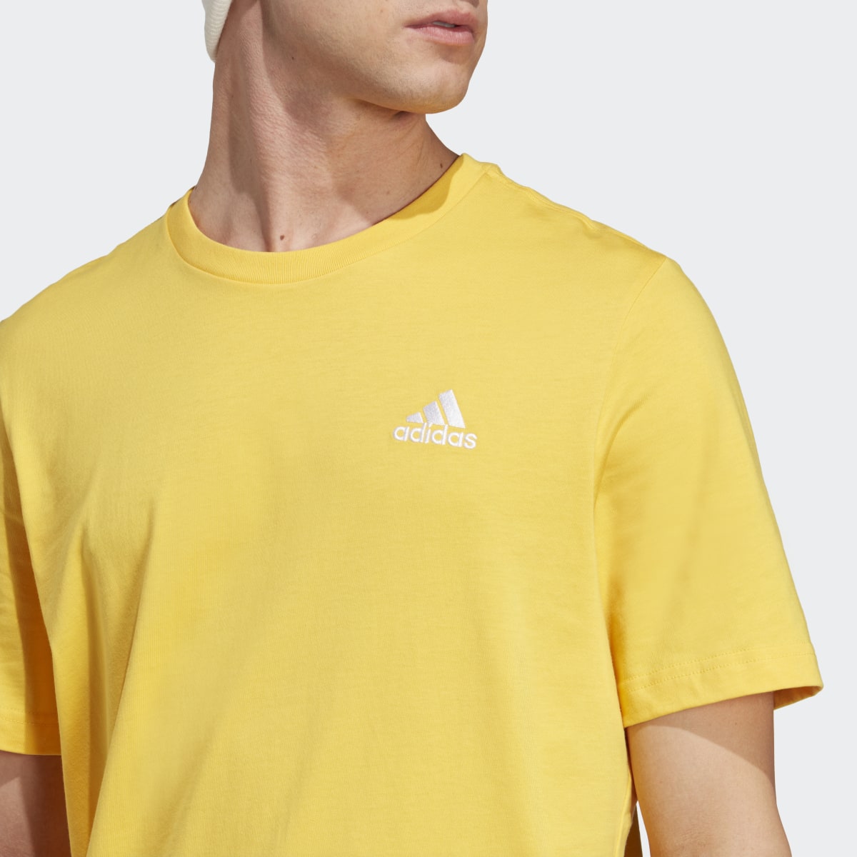 Adidas Playera Essentials Single Jersey con Logo Bordado. 6