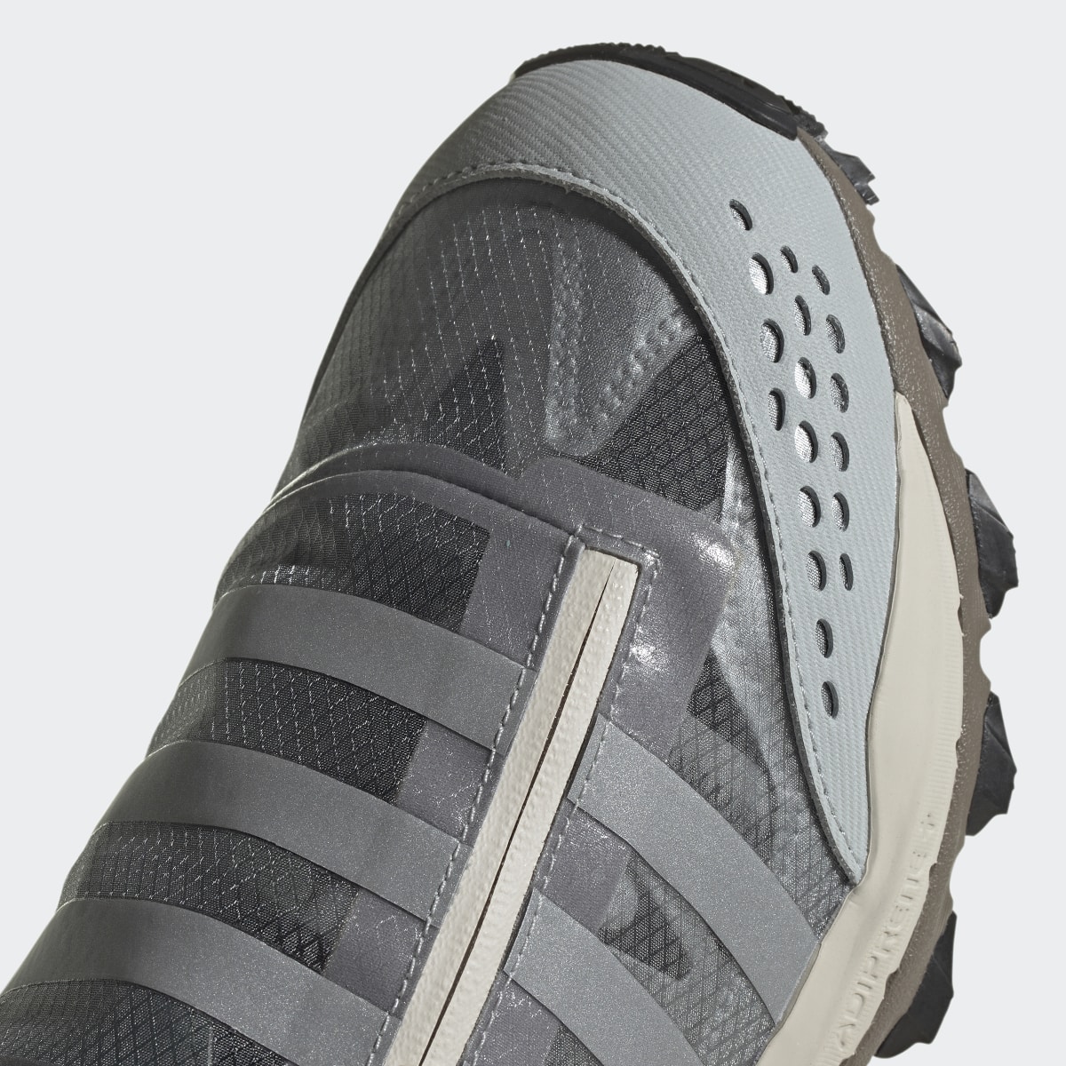 Adidas HYPERTURF ADVENTURE SHIELD. 4