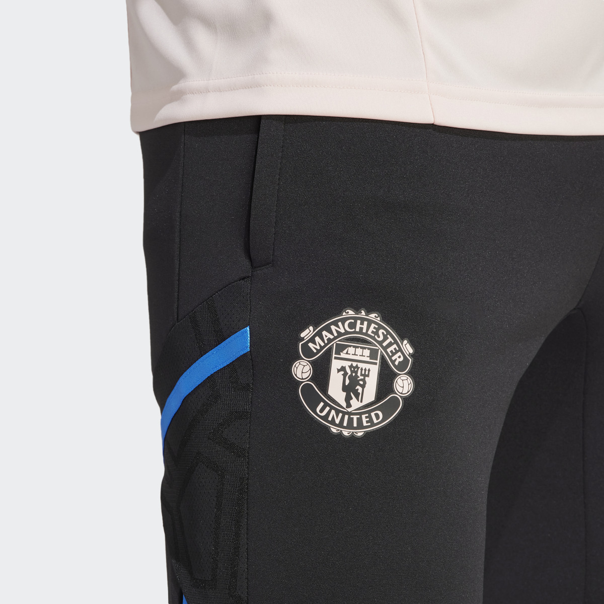 Adidas Manchester United Condivo 22 Training Pants. 6
