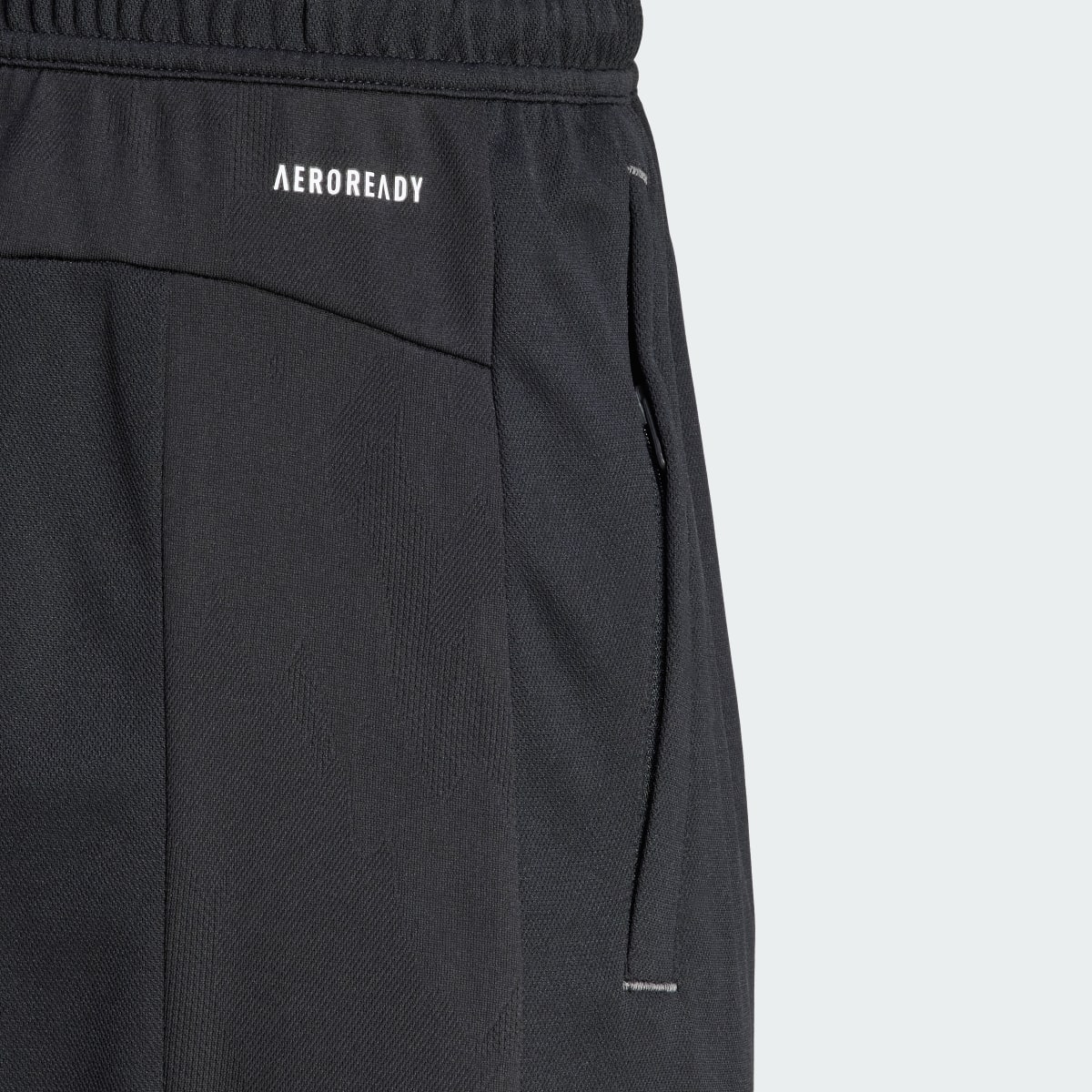 Adidas Shorts Train Essentials Seasonal Camo. 7