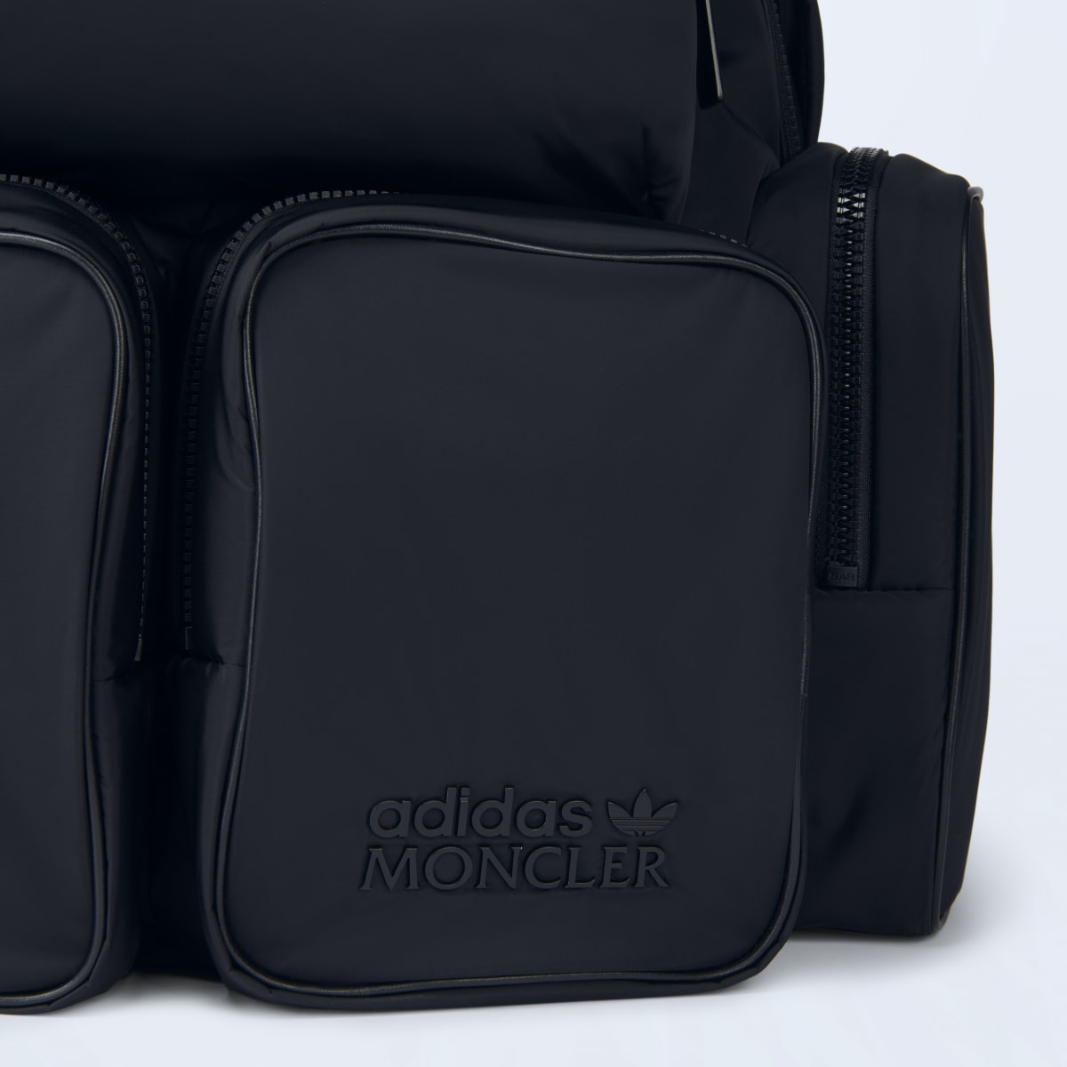 Adidas Mochila Moncler. 4