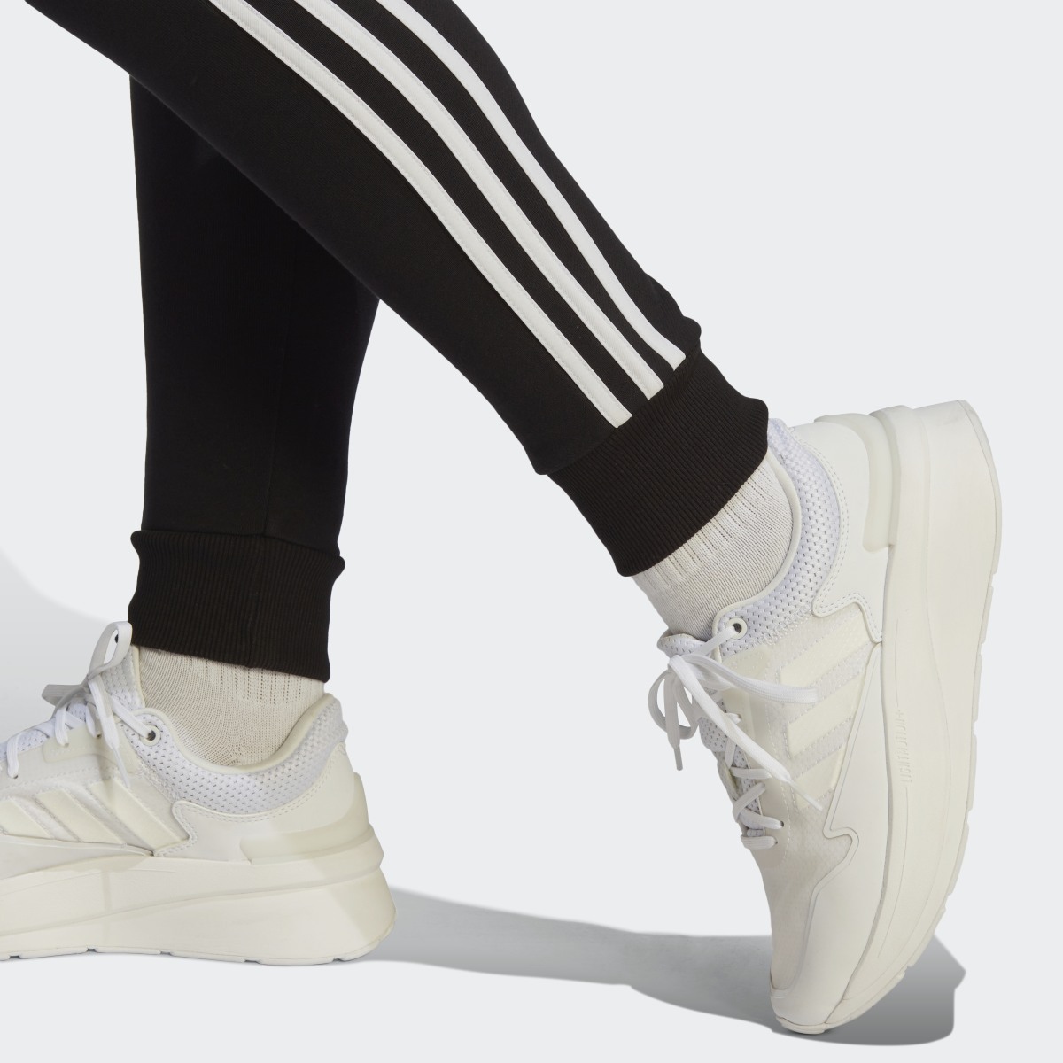 Adidas Essentials 3-Streifen French Terry Cuffed Hose. 7