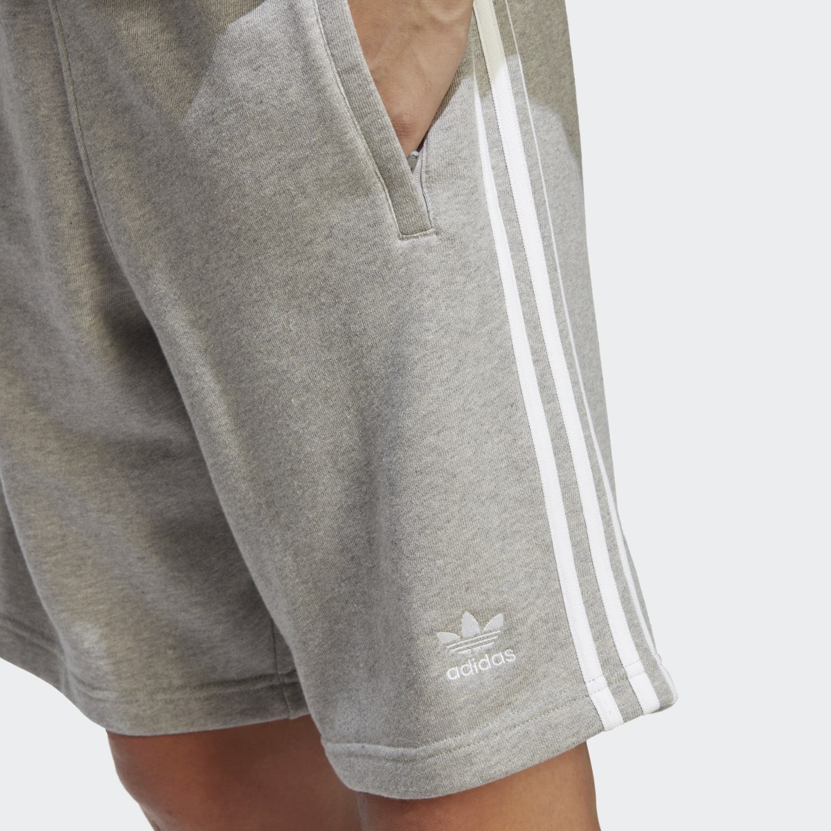 Adidas adicolor Classics 3-Streifen Sweat Shorts. 5