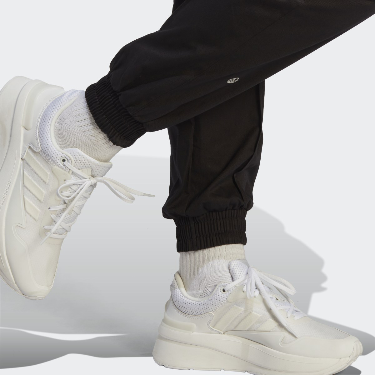 Adidas Pantalon ample avec graphismes inspirés des cristaux de guérison. 7