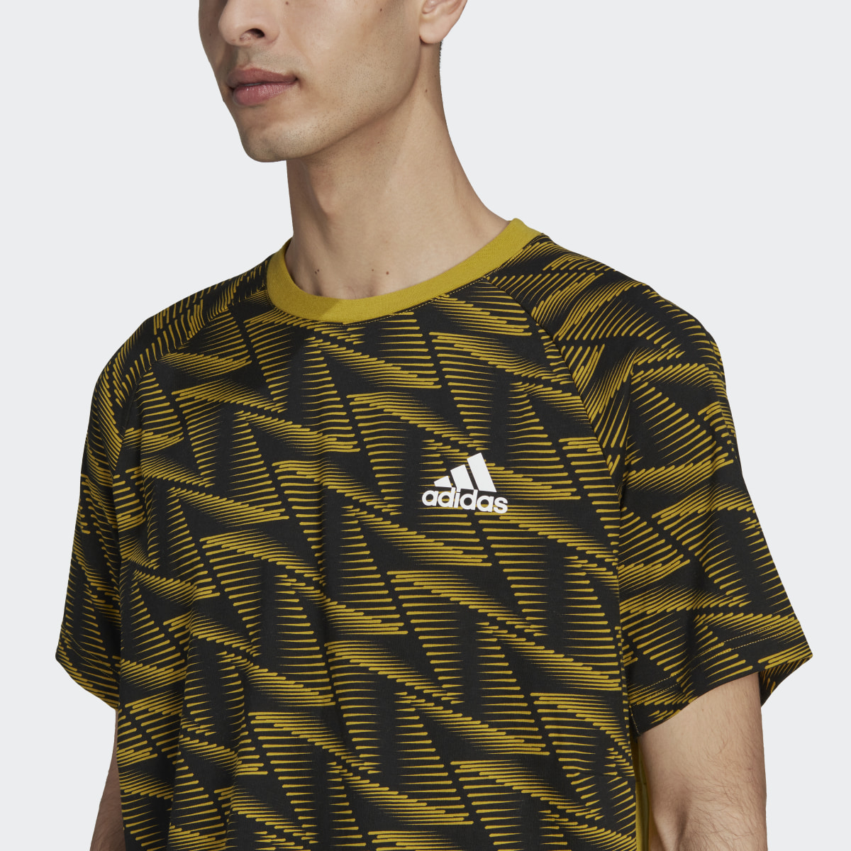 Adidas T-shirt de Viagem Designed for Gameday. 6