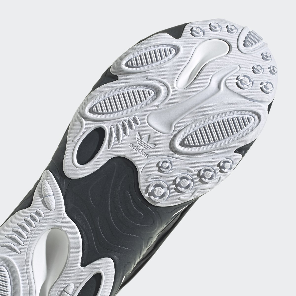 Adidas Oznova Schuh. 9