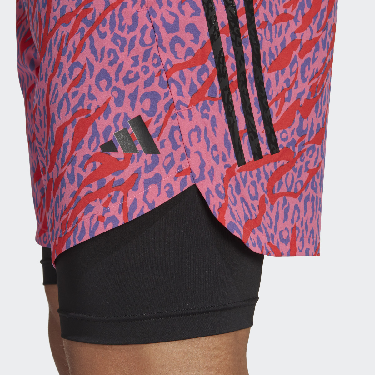 Adidas Shorts HIIT Estampado Animal Curados por Cody Rigsby. 5