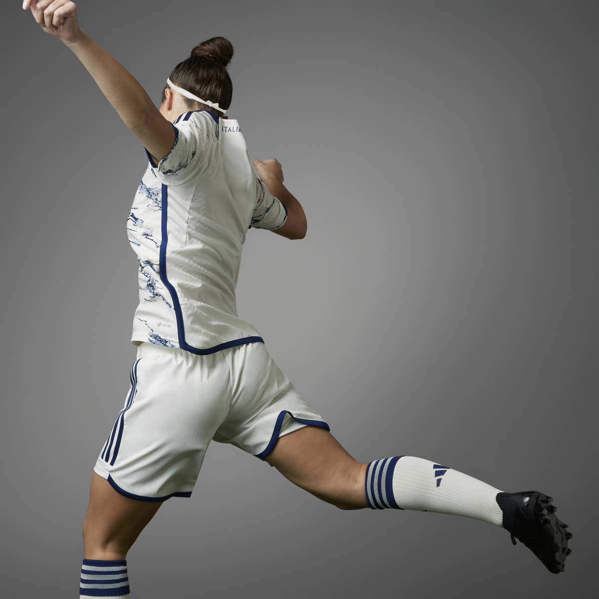 Adidas Camisola Alternativa Oficial 23 da Seleção Feminina da Itália. 11