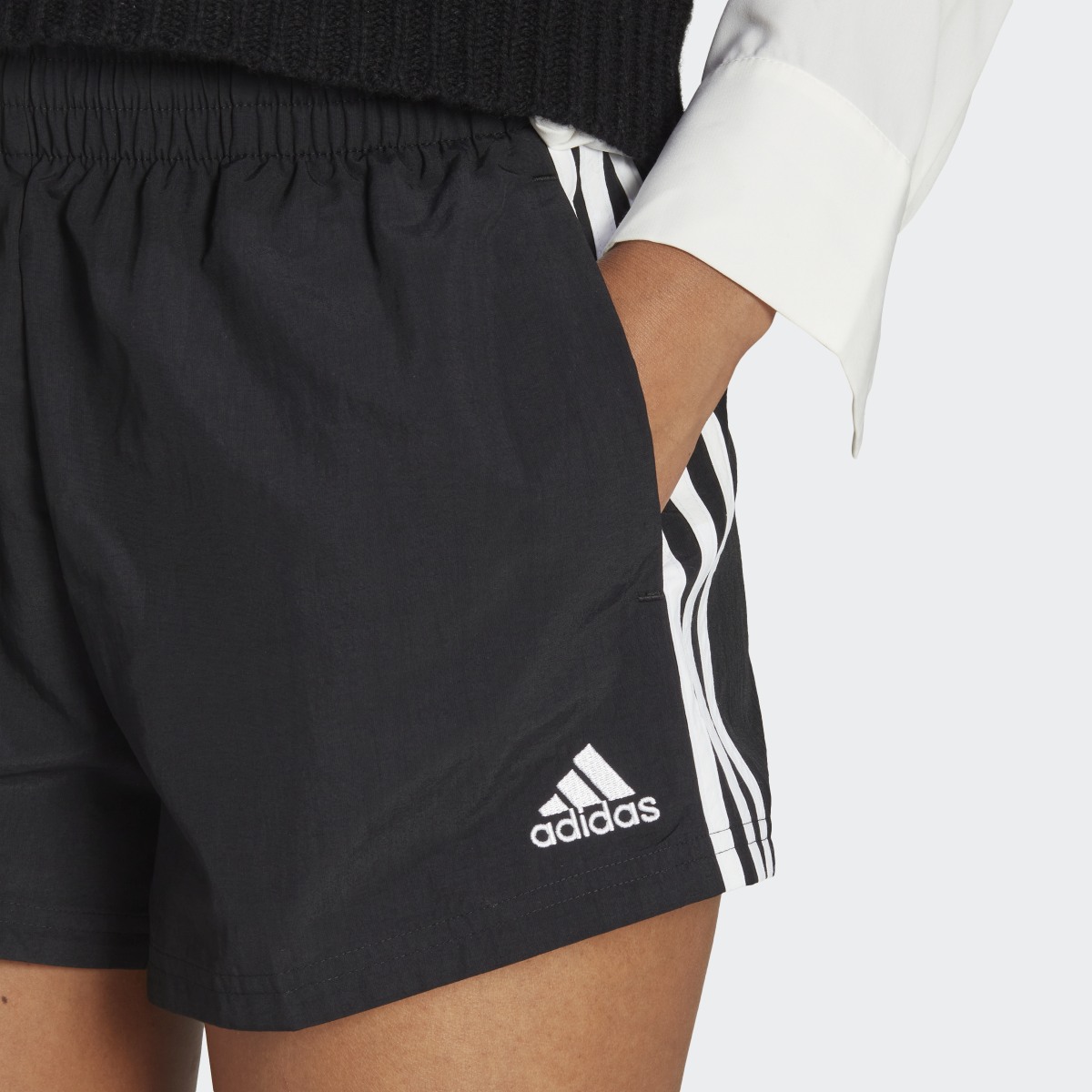 Adidas Short en toile à 3 bandes Essentials. 5