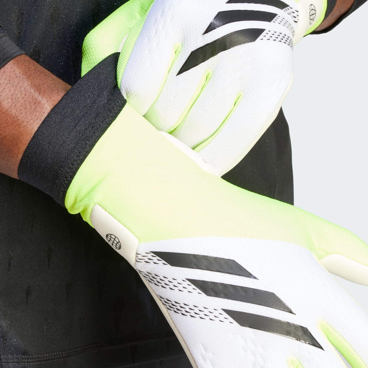 Adidas Guantes X League. 4