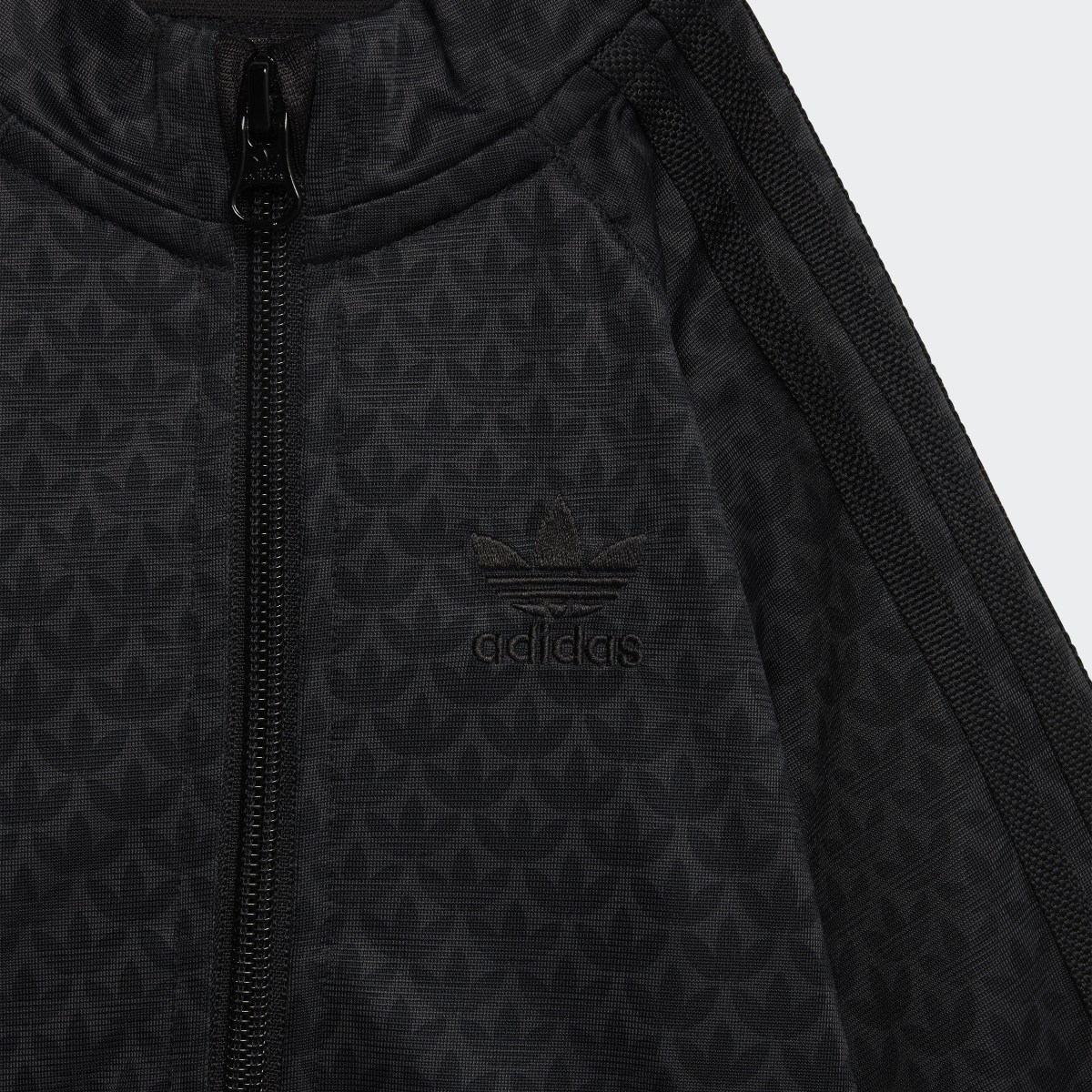 Adidas Survêtement à imprimé monogramme. 8