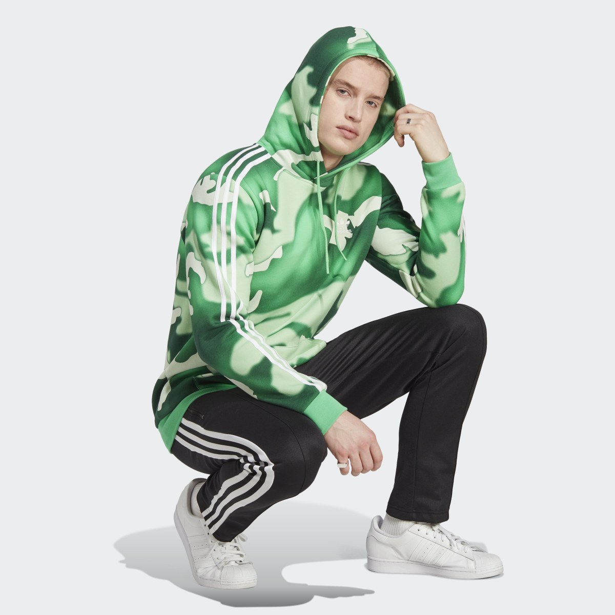Adidas Sweat-shirt à capuche graphique à imprimé camouflage intégral. 4