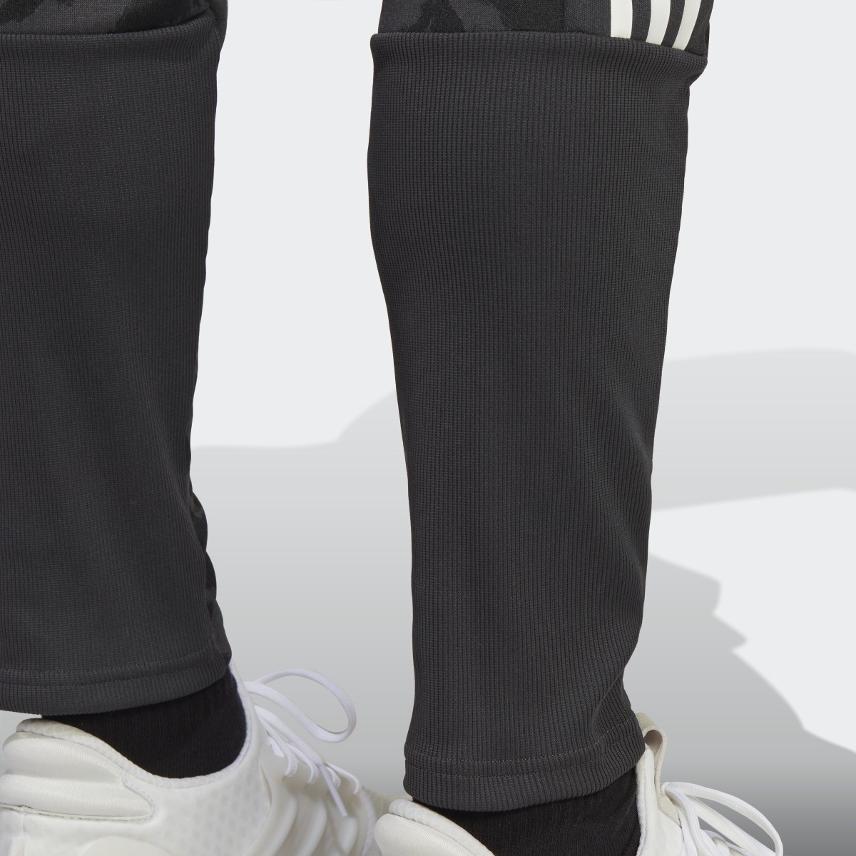 Adidas Pantaloni da allenamento Tiro Suit-Up Lifestyle. 7