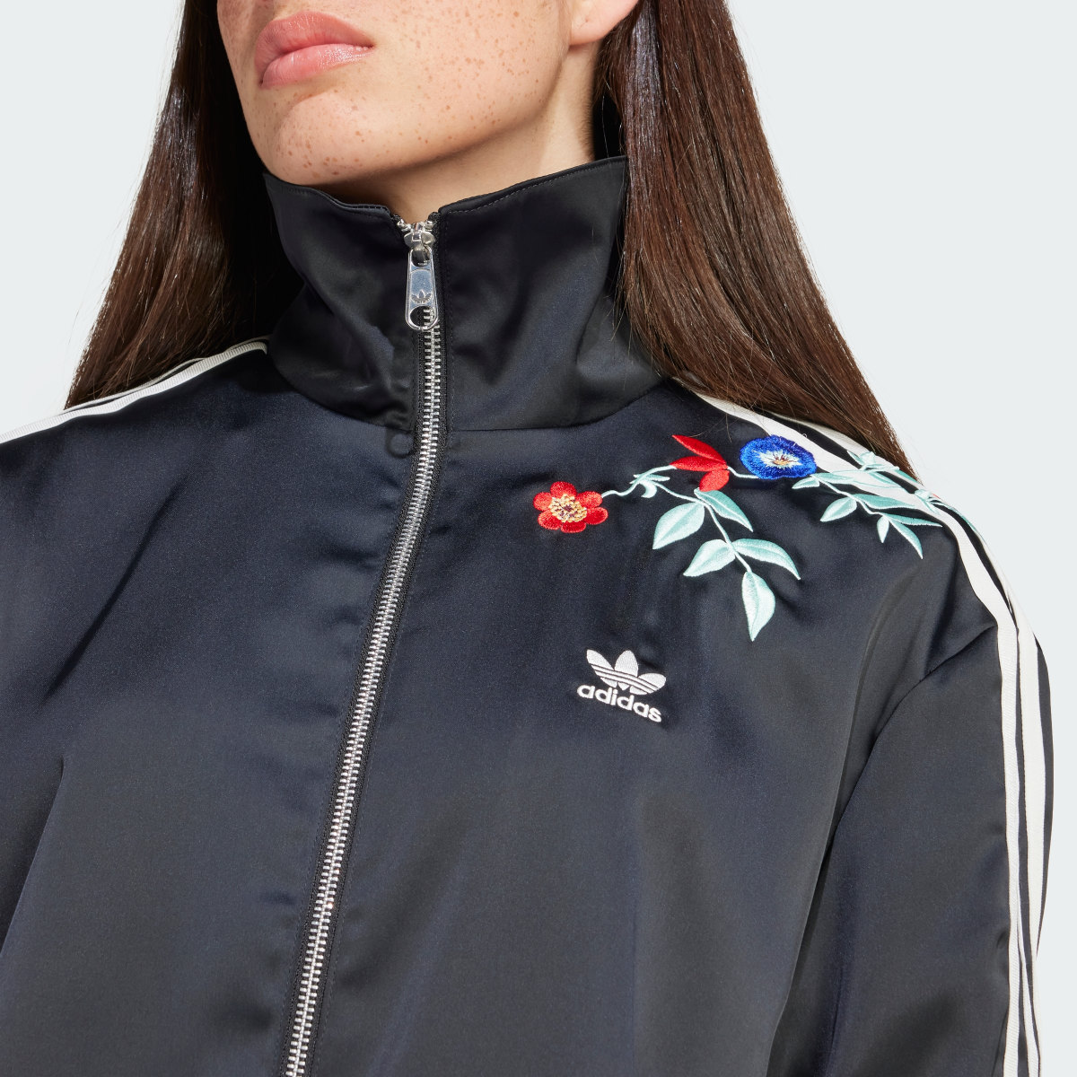 Adidas Chamarra Deportiva Firebird Floral Estampada. 6