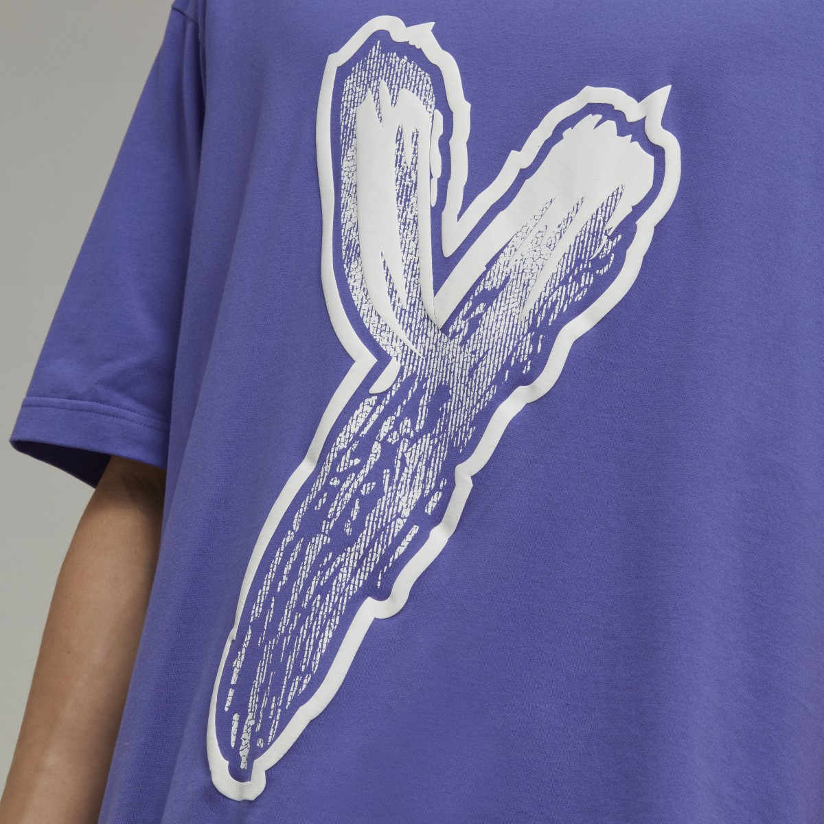 Adidas LOGO GFX TEE. 6