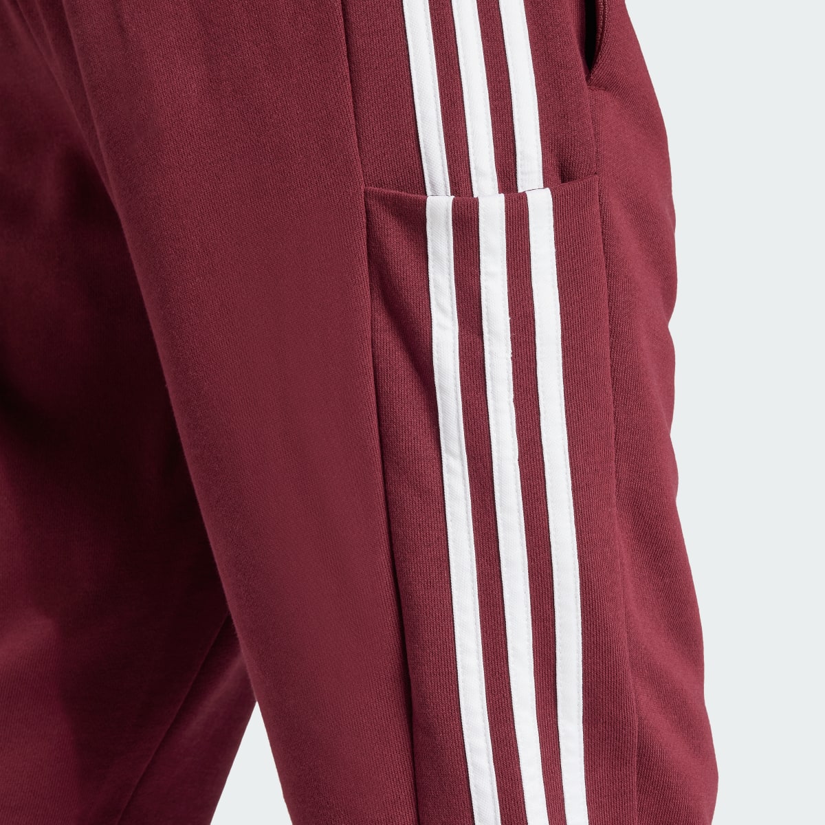 Adidas Pantaloni Essentials French Terry Tapered Cuff 3-Stripes. 5