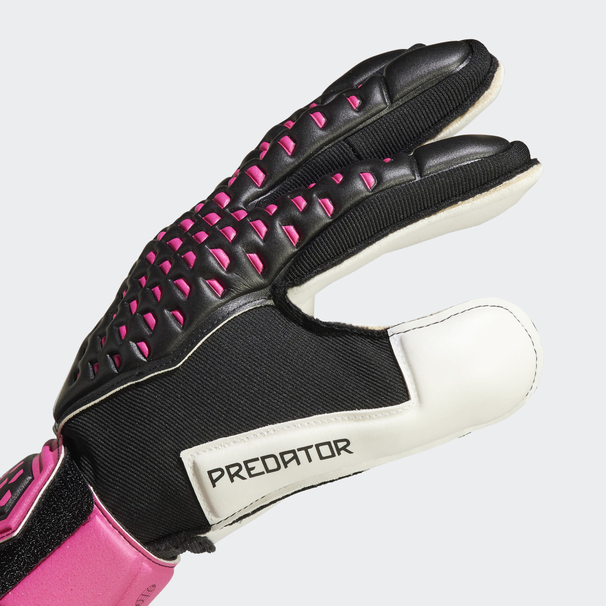 Adidas Predator Match Fingersave Gloves. 5