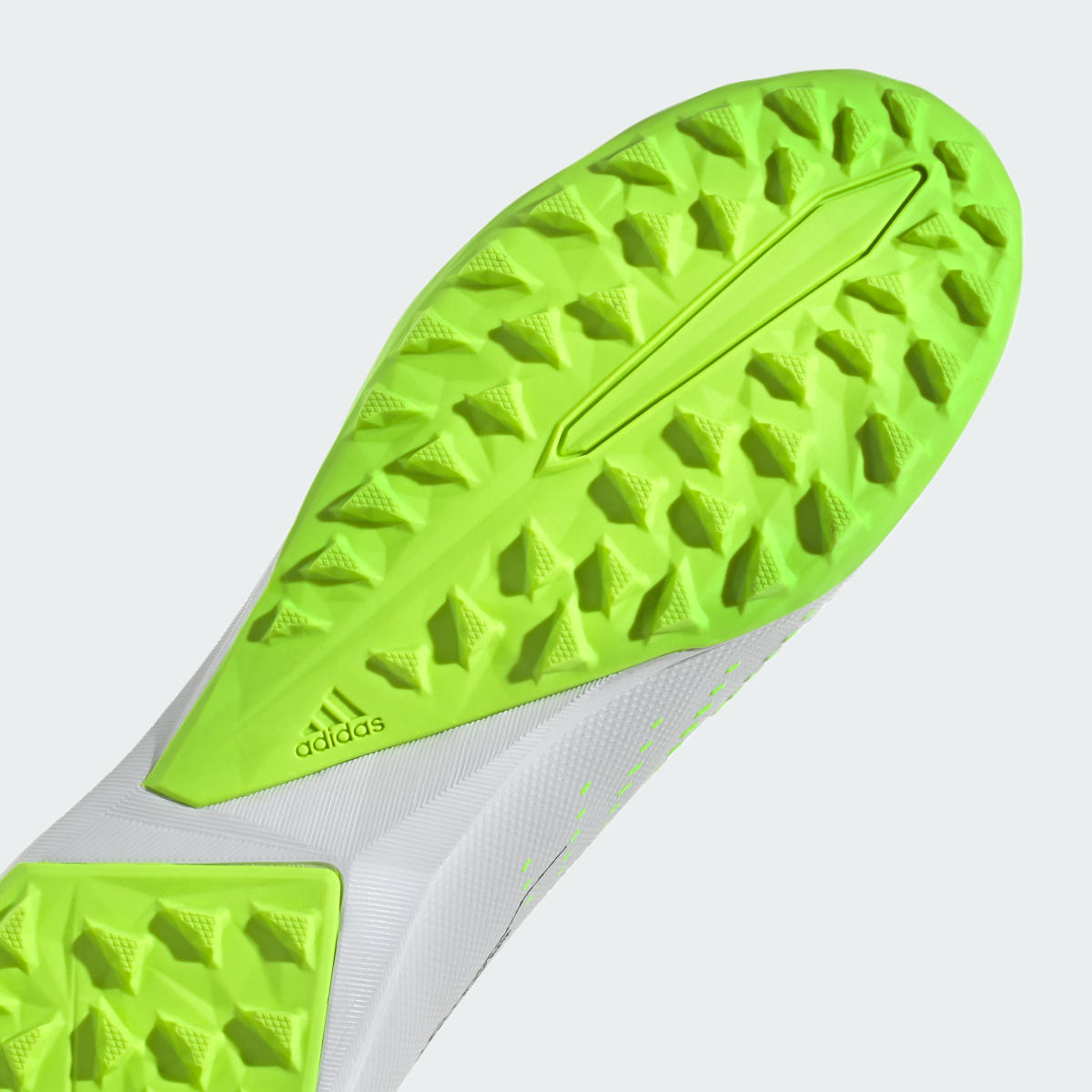 Adidas Botas de Futebol sem Atacadores Predator Accuracy.3 – Piso sintético. 9