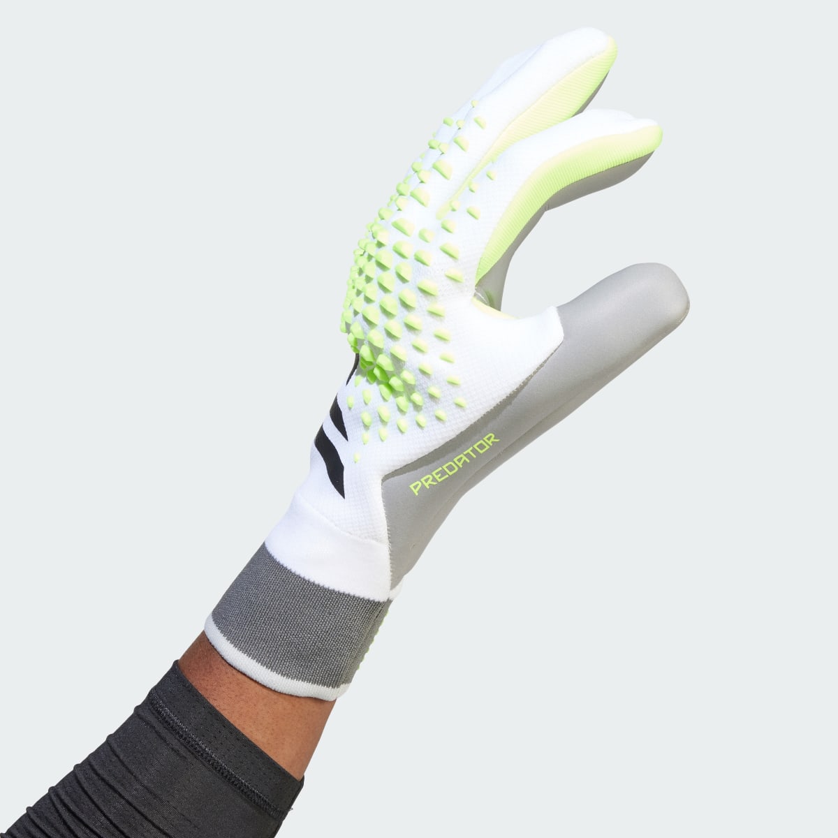 Adidas Predator Pro Fingersave Gloves. 5