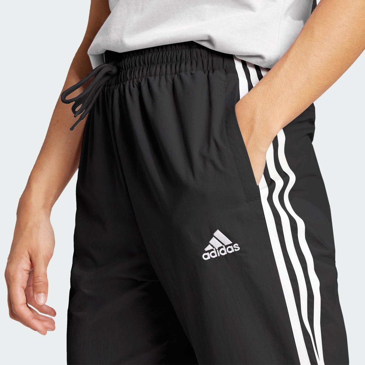 Adidas Essentials 3-Stripes Woven 7/8 Pants. 5