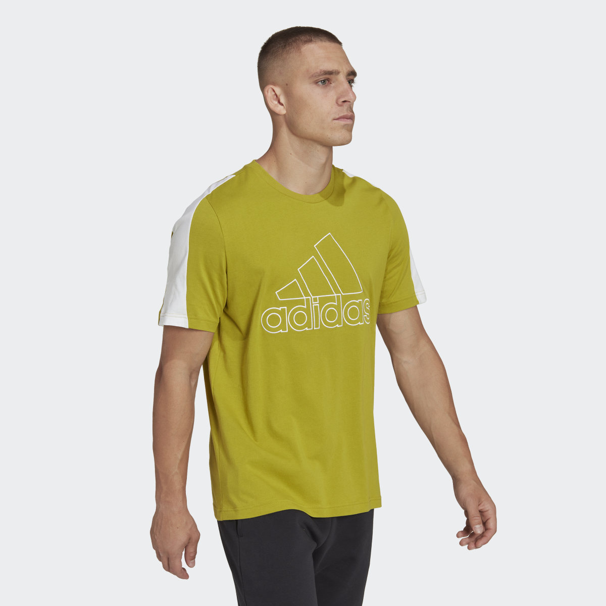 Adidas Playera Future Icons Badge of Sport Bordada. 4