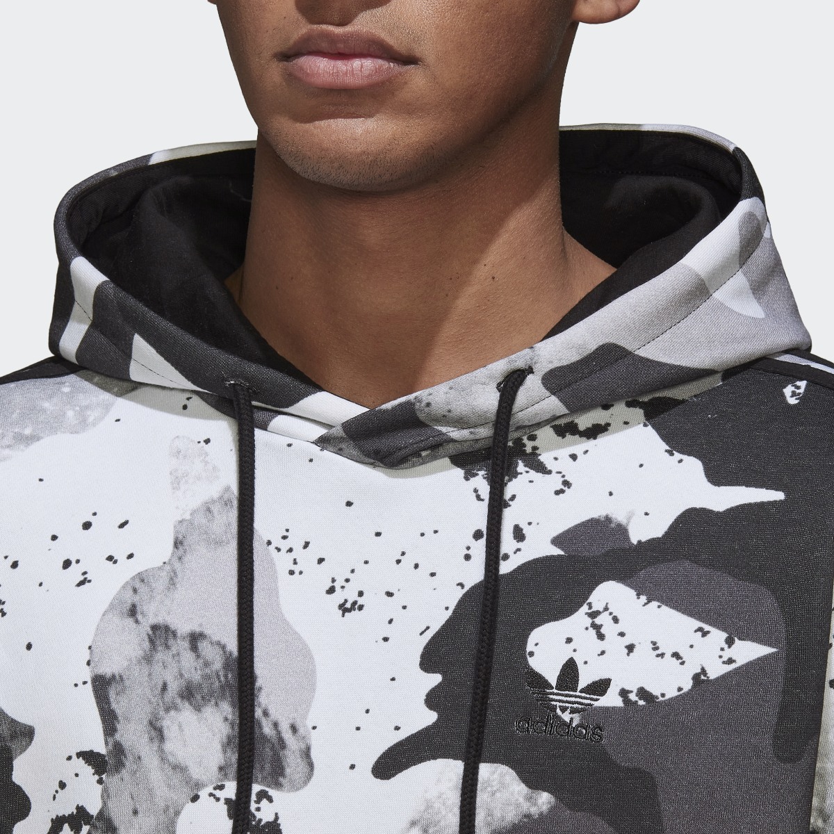 Adidas Sweat-shirt à capuche et imprimé camouflage intégral. 7