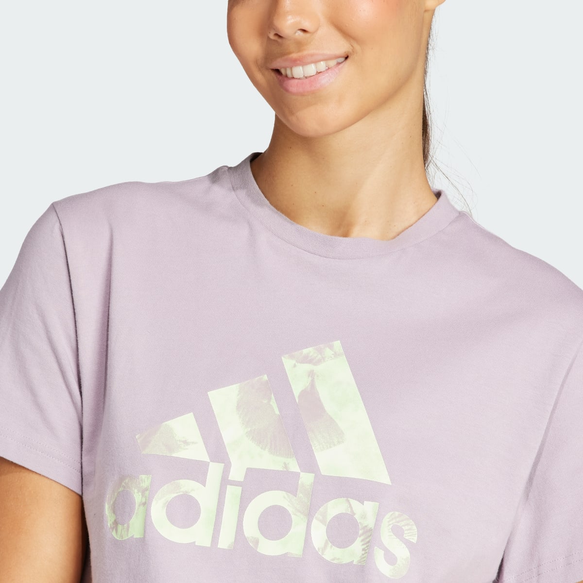 Adidas Playera Floral Logo Grande Estampada. 6