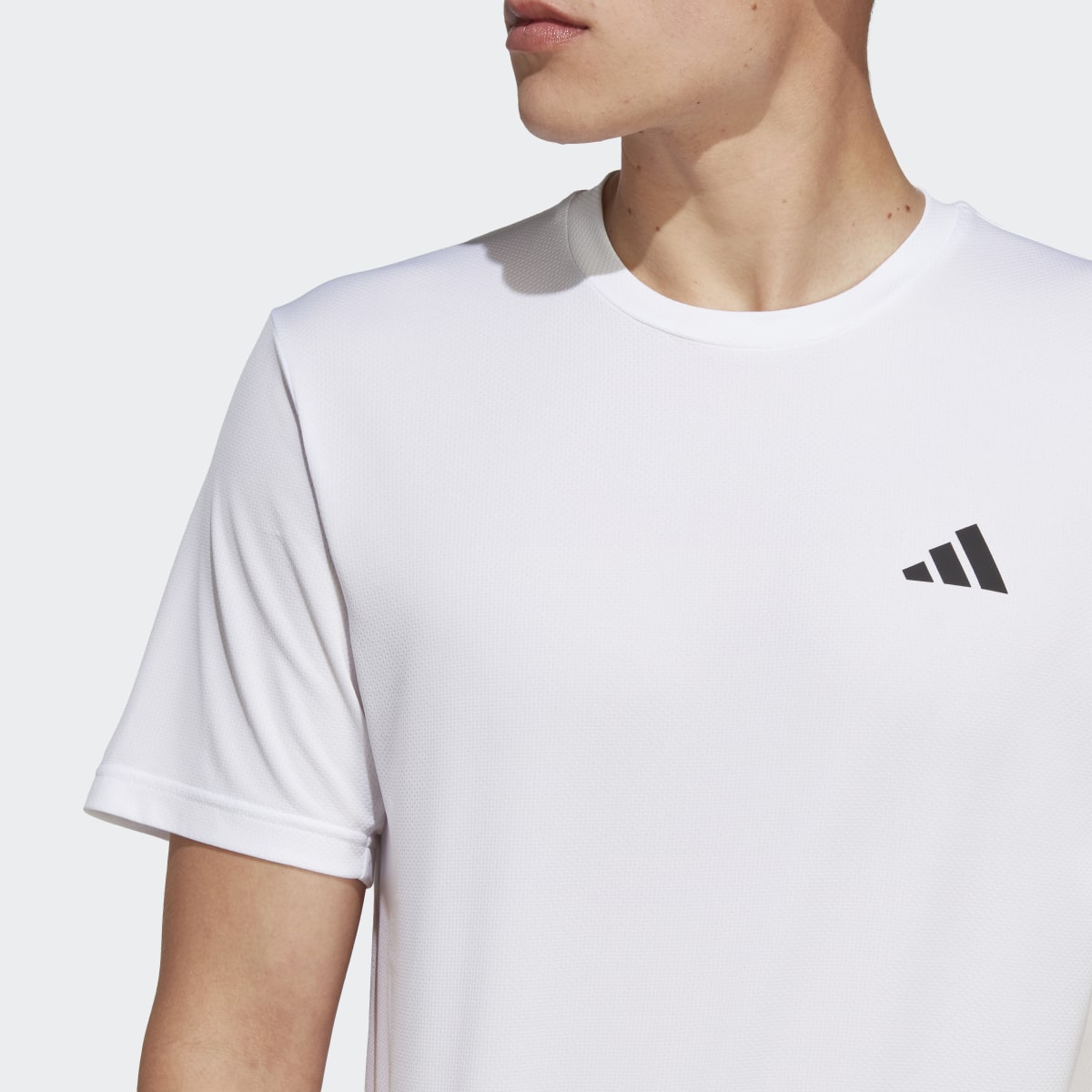 Adidas Playera de Entrenamiento Train Essentials. 7