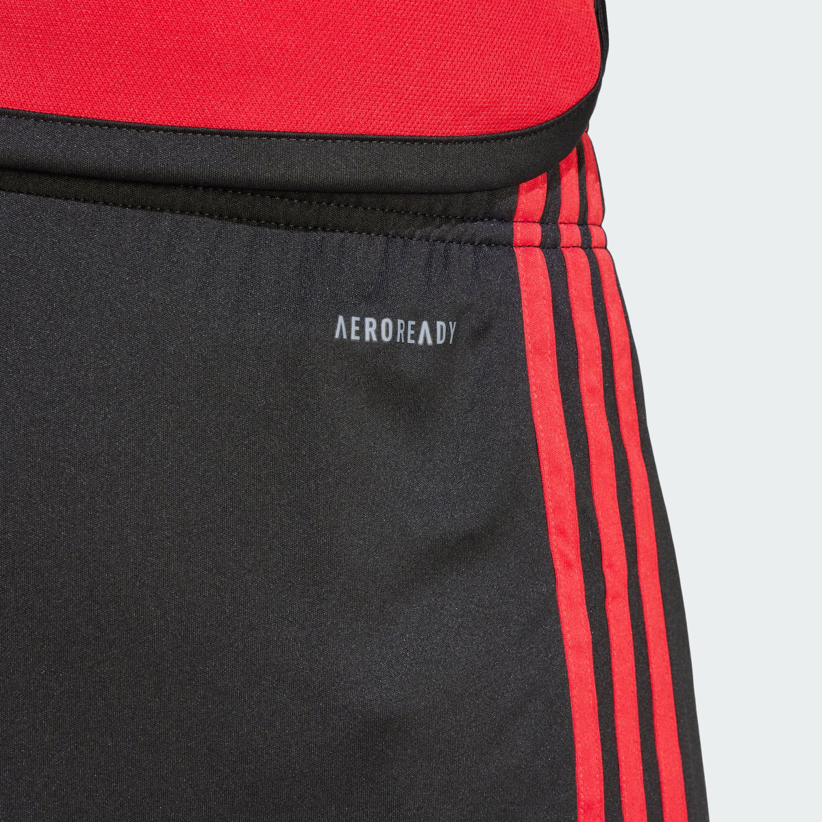 Adidas Manchester United 23/24 Heimshorts. 7