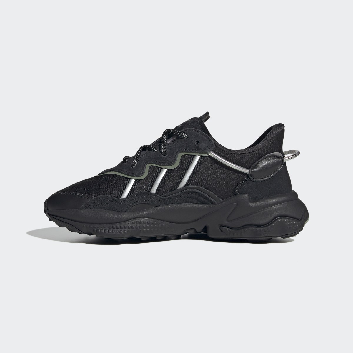 Adidas Chaussure OZWEEGO. 7