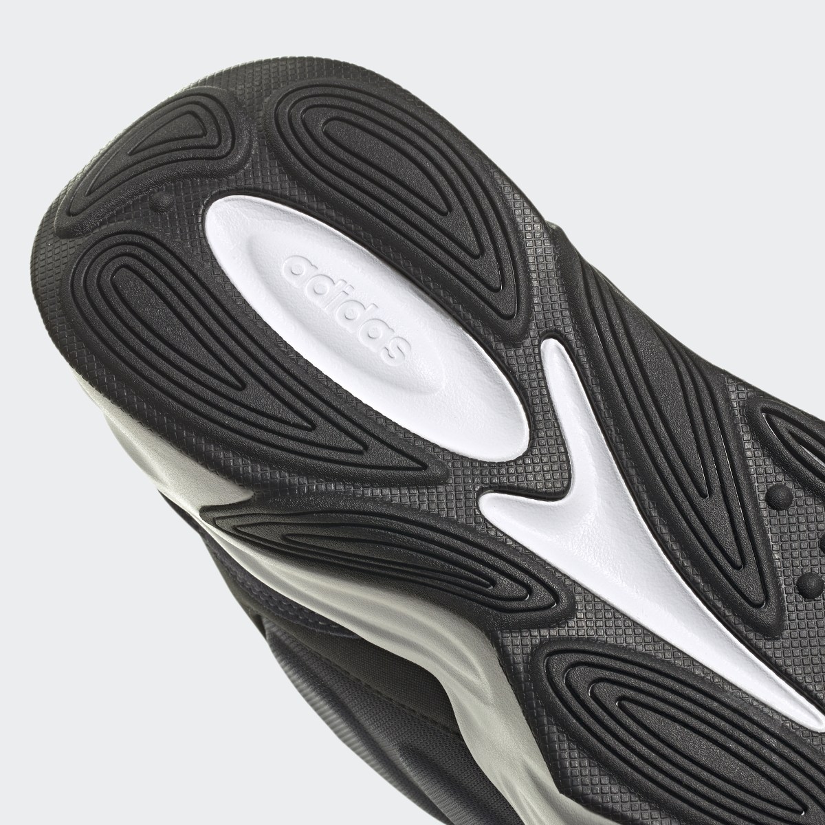 Adidas Ozelle Cloudfoam Schuh. 10