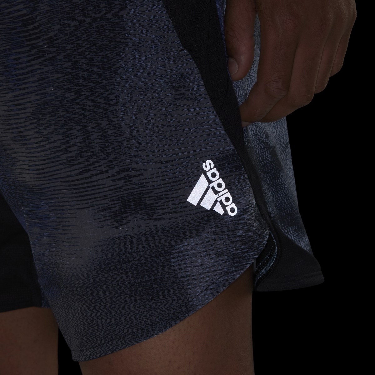Adidas Pantalón corto D4T HIIT Allover Print Training. 6