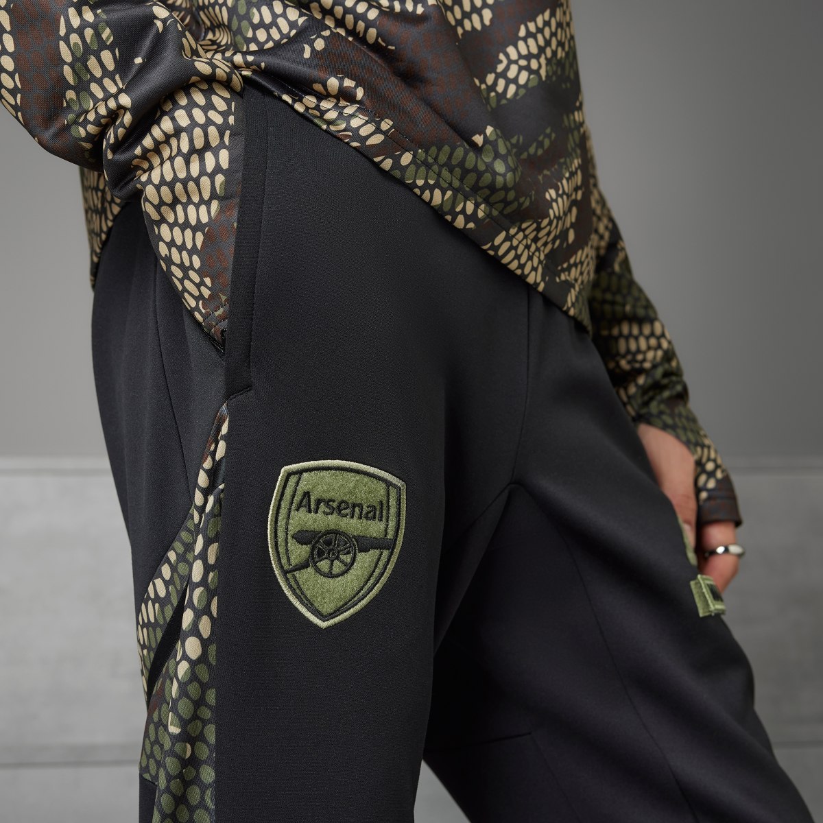 Adidas Pantaloni da allenamento Condivo 23 Arsenal x Maharishi. 7