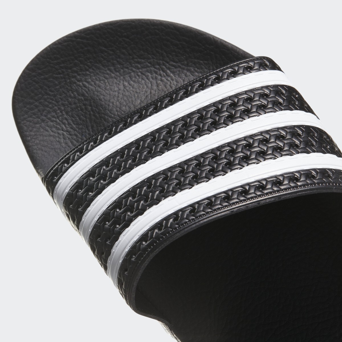 Adidas Chancla Adilette. 11