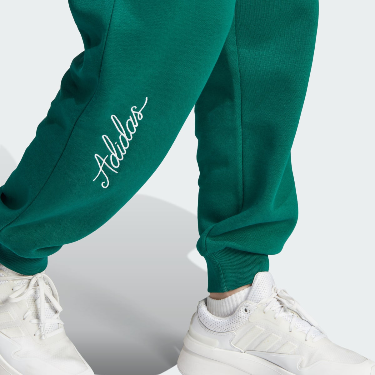 Adidas Pantalón Scribble Embroidery Fleece. 5