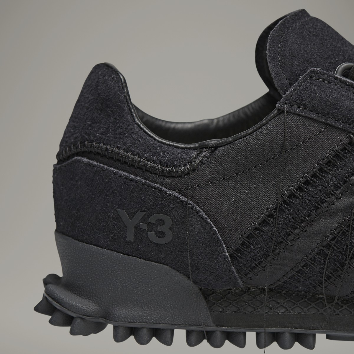 Adidas Y-3 Marathon Trail. 11