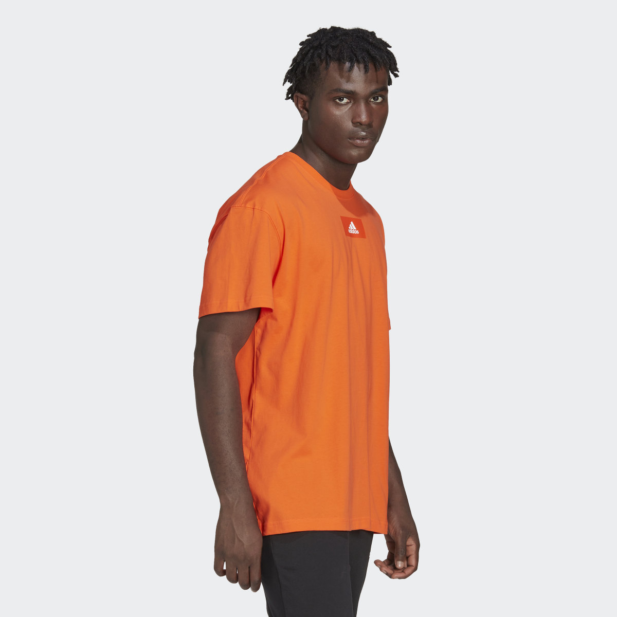 Adidas Playera Essentials FeelVivid Hombro Caído. 4