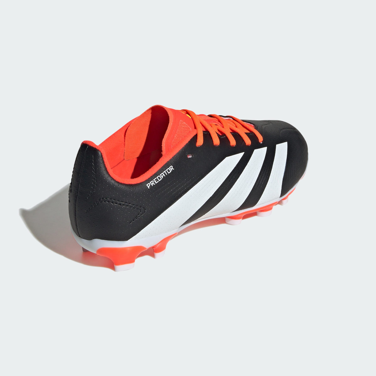 Adidas Bota de fútbol Predator 24 League Low multisuperficie. 6